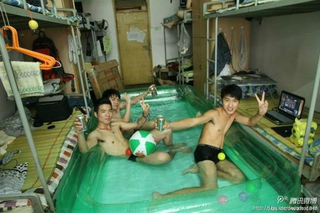 Illustration for article titled Every Dorm Room Should Come With an Inflatable Pool